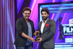 Actor Venkatesh giving Best Actor Tamil (Supporting) award to Allu Arjun at 63rd Britannia Filmfare Awards South